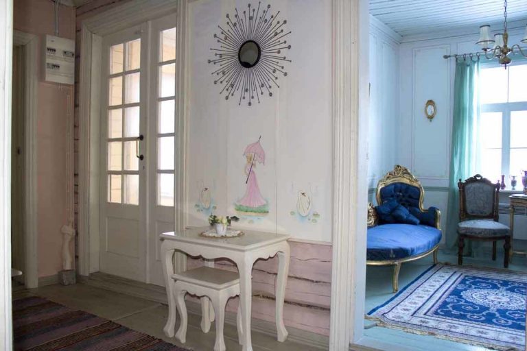 Vaaleanpunainen hirsieteinen