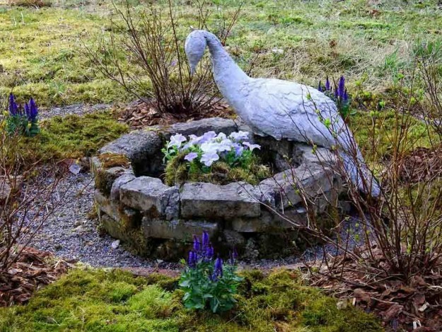 Koristekaivo ja betonisomistuksia pihaan