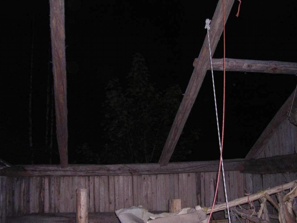 Pareet-katolta purettu-taivas kattona Päreet katolta oli vihdoin purettu ja hetken oli taivas kattona