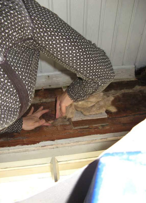 Pellavarivettä kului runsaasti seinän rakoihin