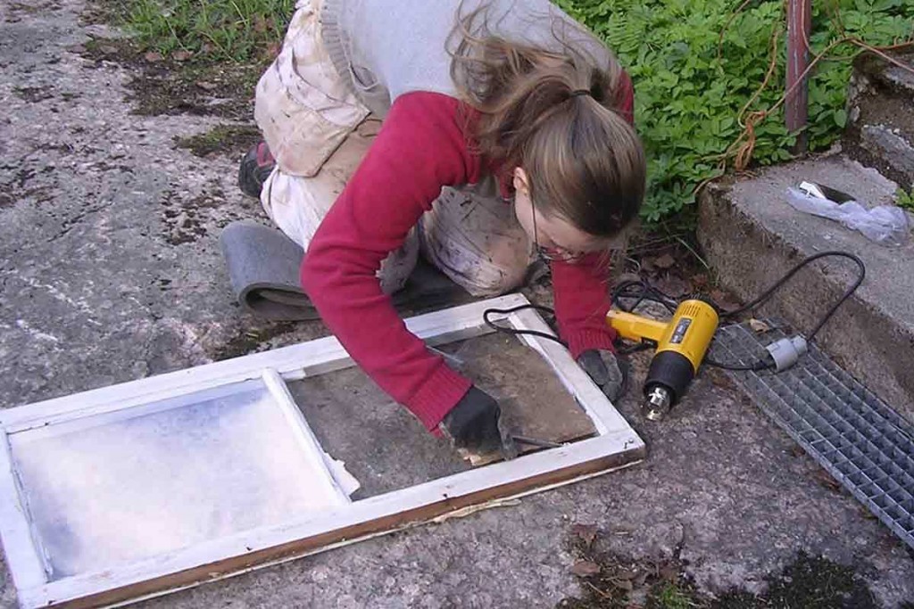 Pehmenneet kitit irrotettiin puukolla