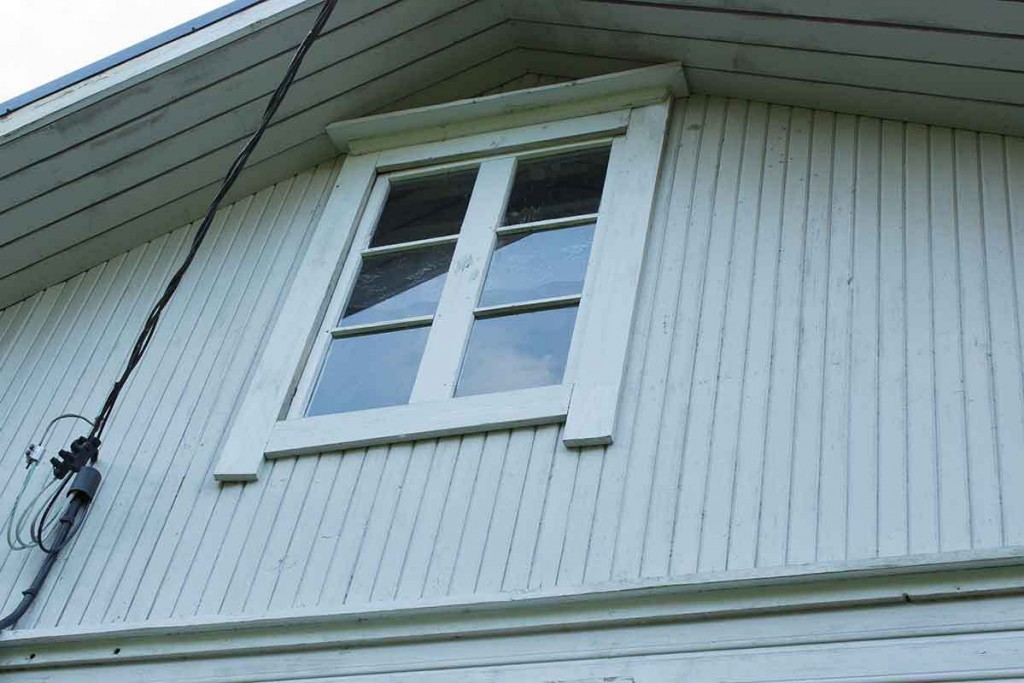 Vanha ikkuna, ehkä 1900-luvulta